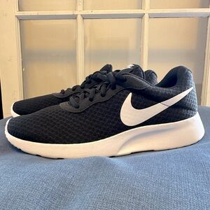 Nike Tanjun Sneakers